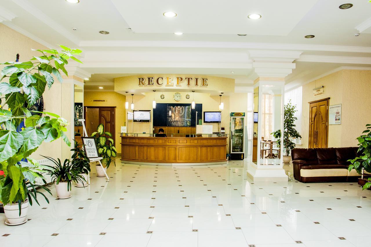 基希讷乌 Institutul Muncii酒店 外观 照片